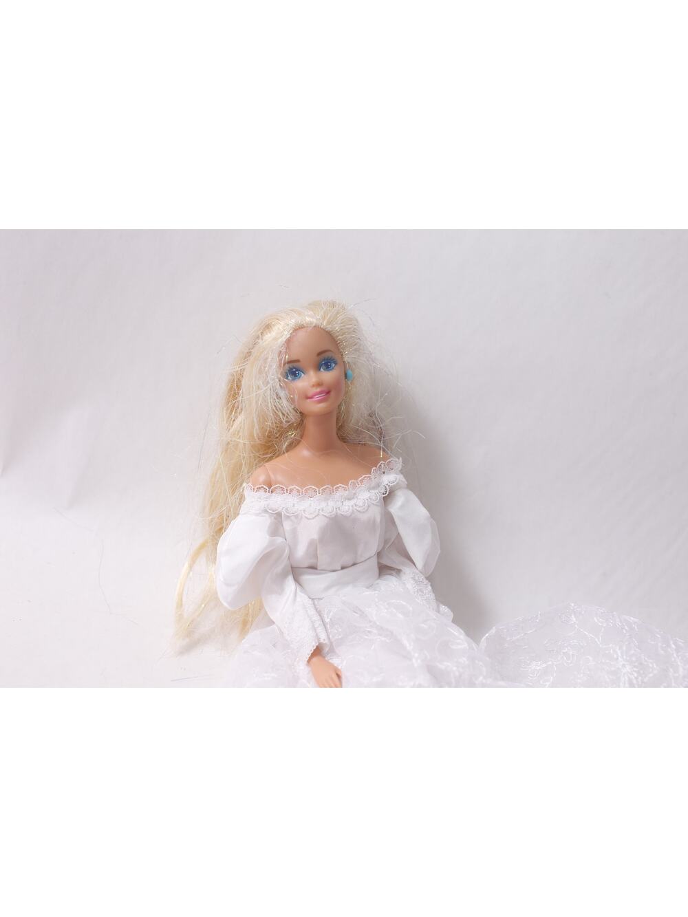 1990s Mattel Barbie Doll in White Gown Wedding Theme ~ 260602-WH M-15-02